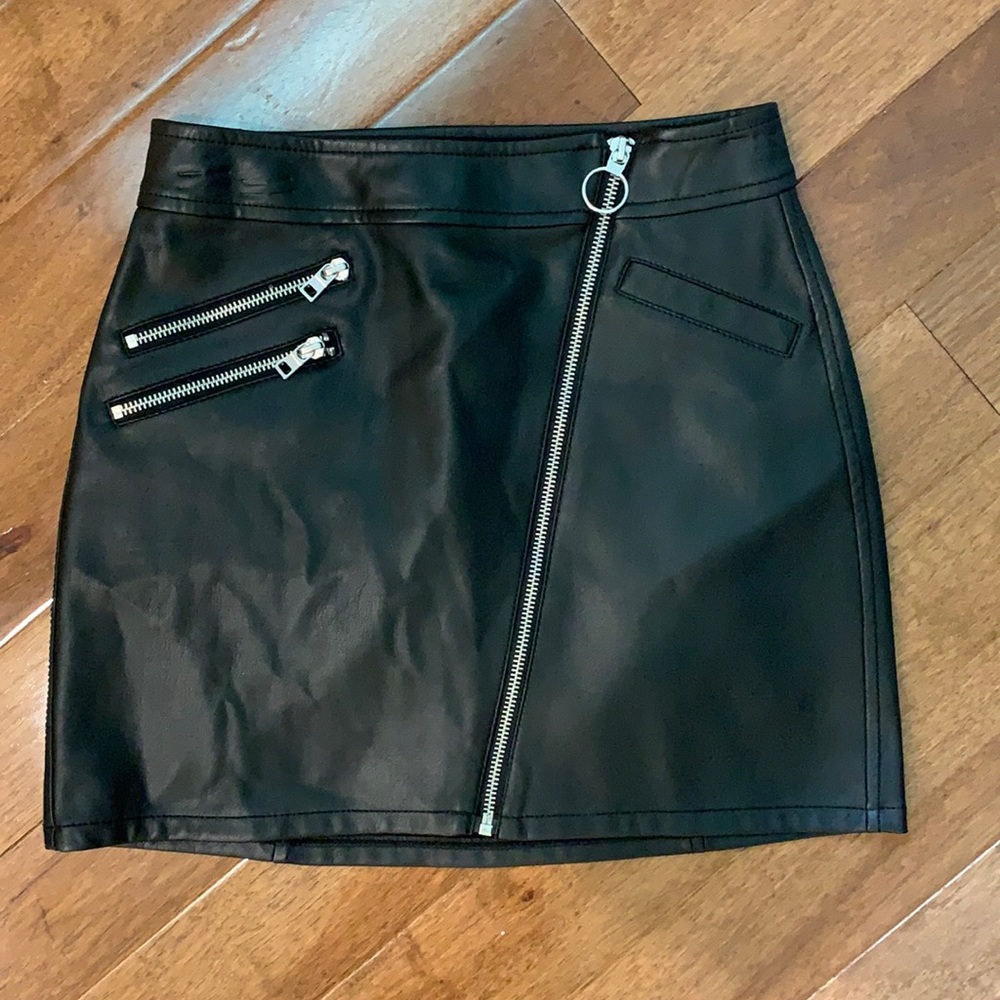 00 Express Zip Up Leather Skirt